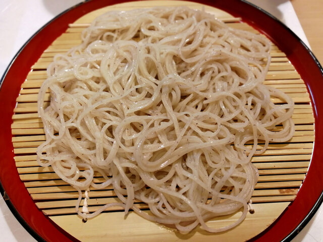 そば殻の入った、美しいお蕎麦