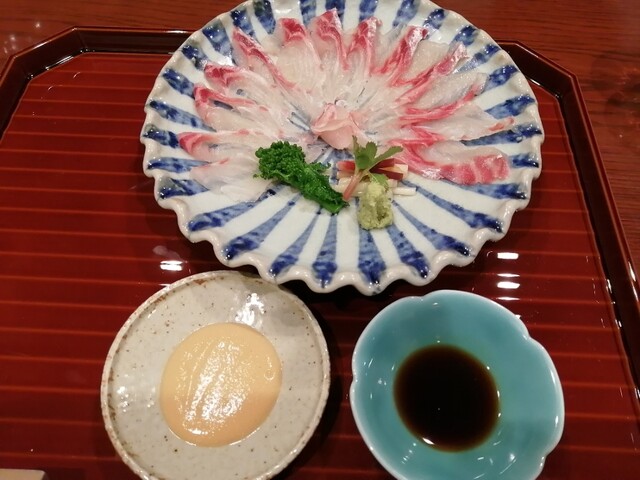 薄造りに仕上げられたつきじ治作の刺身（向付）